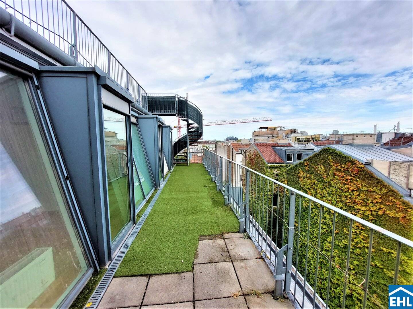 Exclusive penthouse with 5-room apartment with 113 m² roof terrace in the 5th district