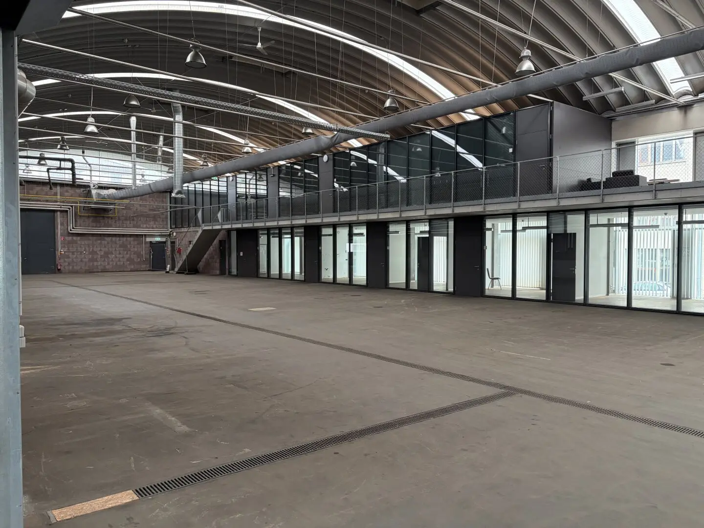 Große Lager-/Produktionshalle mit flexibler Einteilungsmöglichkeit in Mattighofen