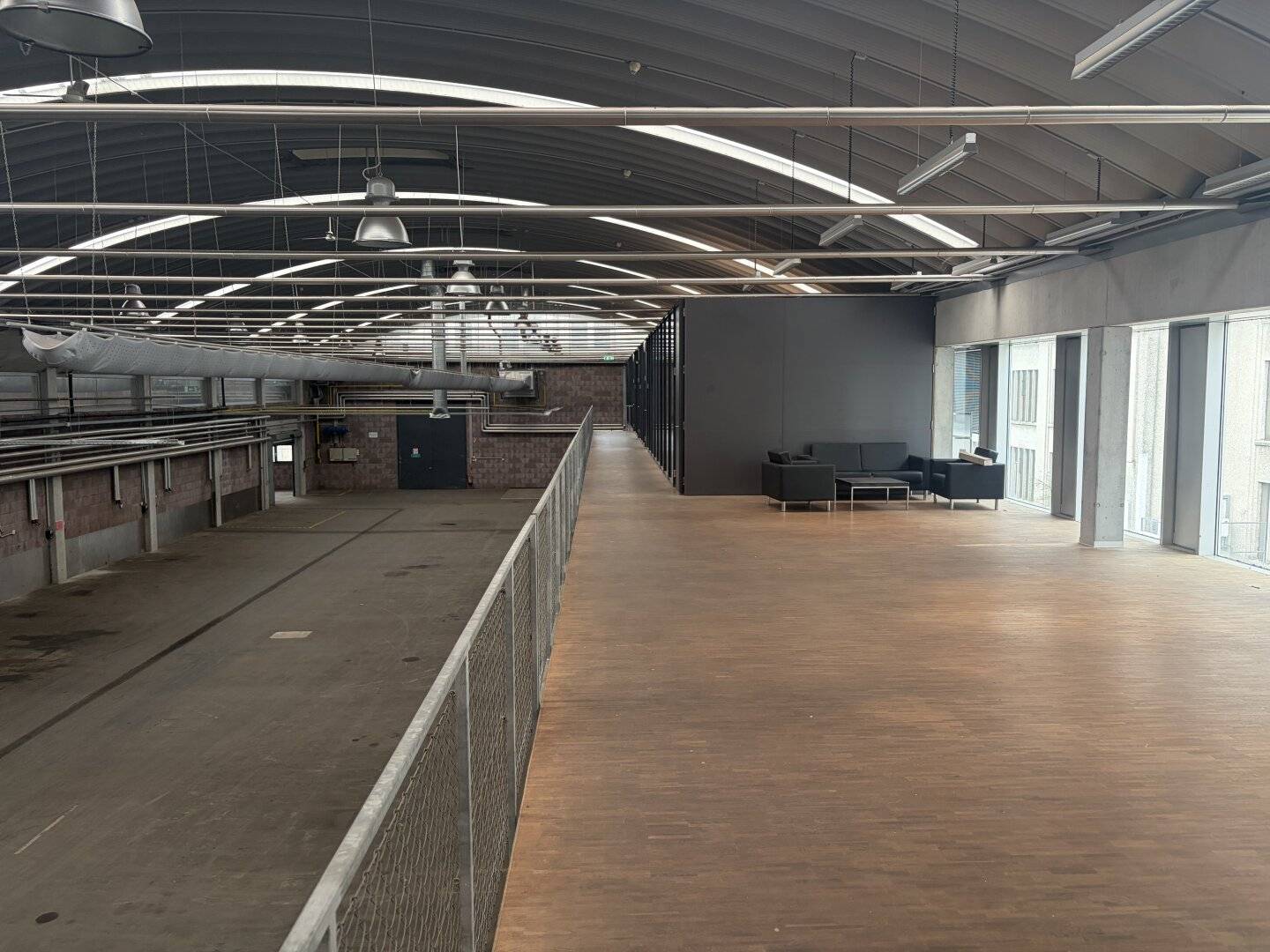 Large warehouse and production hall with flexible partitioning option in Mattighofen
