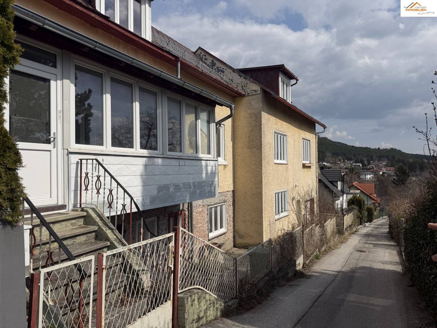Mehrfamilienhaus mit großem Potenzial in ruhiger Lage von Grünbach am Schneeberg