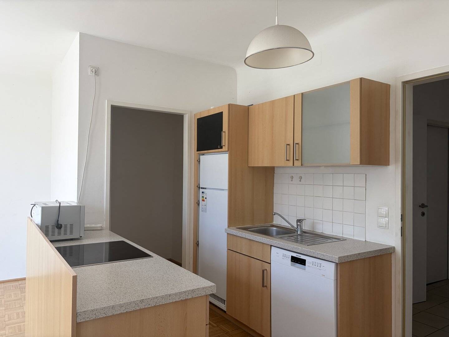 Modern 3-room top floor apartment with two terraces in prime location of Währing