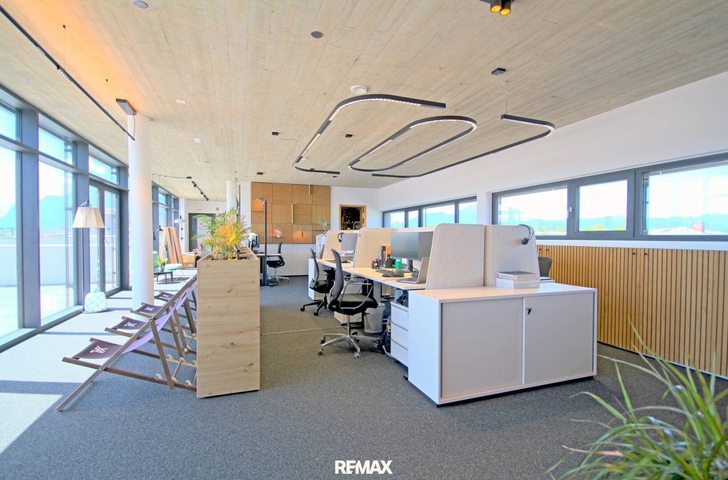 Flexible Büroräume in modernem High-Tech-Neubau