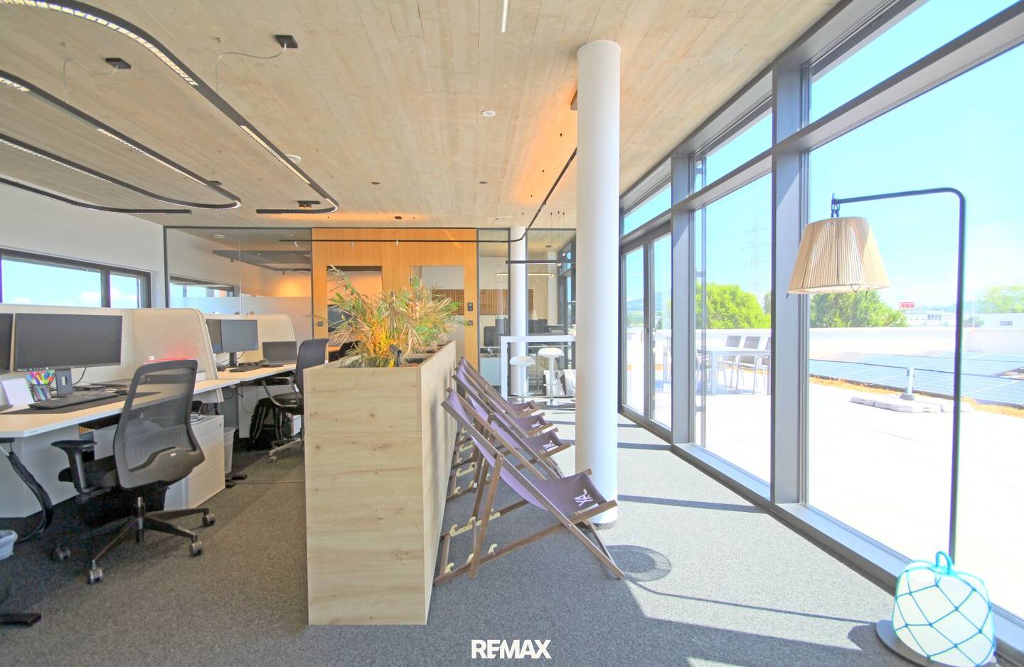 Flexible Büroräume in modernem High-Tech-Neubau