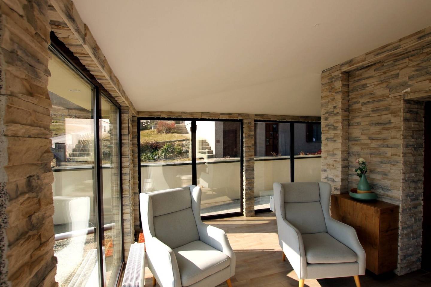 Familienparadies im Grünen – Großzügiges Einfamilienhaus mit Panorama-Wintergarten, Outdoor-Lounge und traumhaftem Fernblick