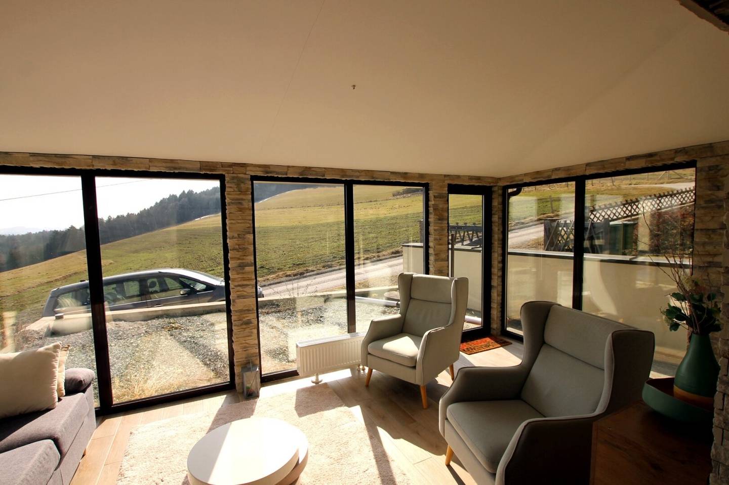 Familienparadies im Grünen – Großzügiges Einfamilienhaus mit Panorama-Wintergarten, Outdoor-Lounge und traumhaftem Fernblick