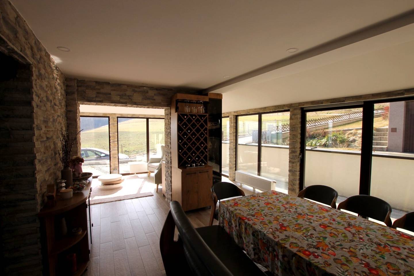 Familienparadies im Grünen – Großzügiges Einfamilienhaus mit Panorama-Wintergarten, Outdoor-Lounge und traumhaftem Fernblick