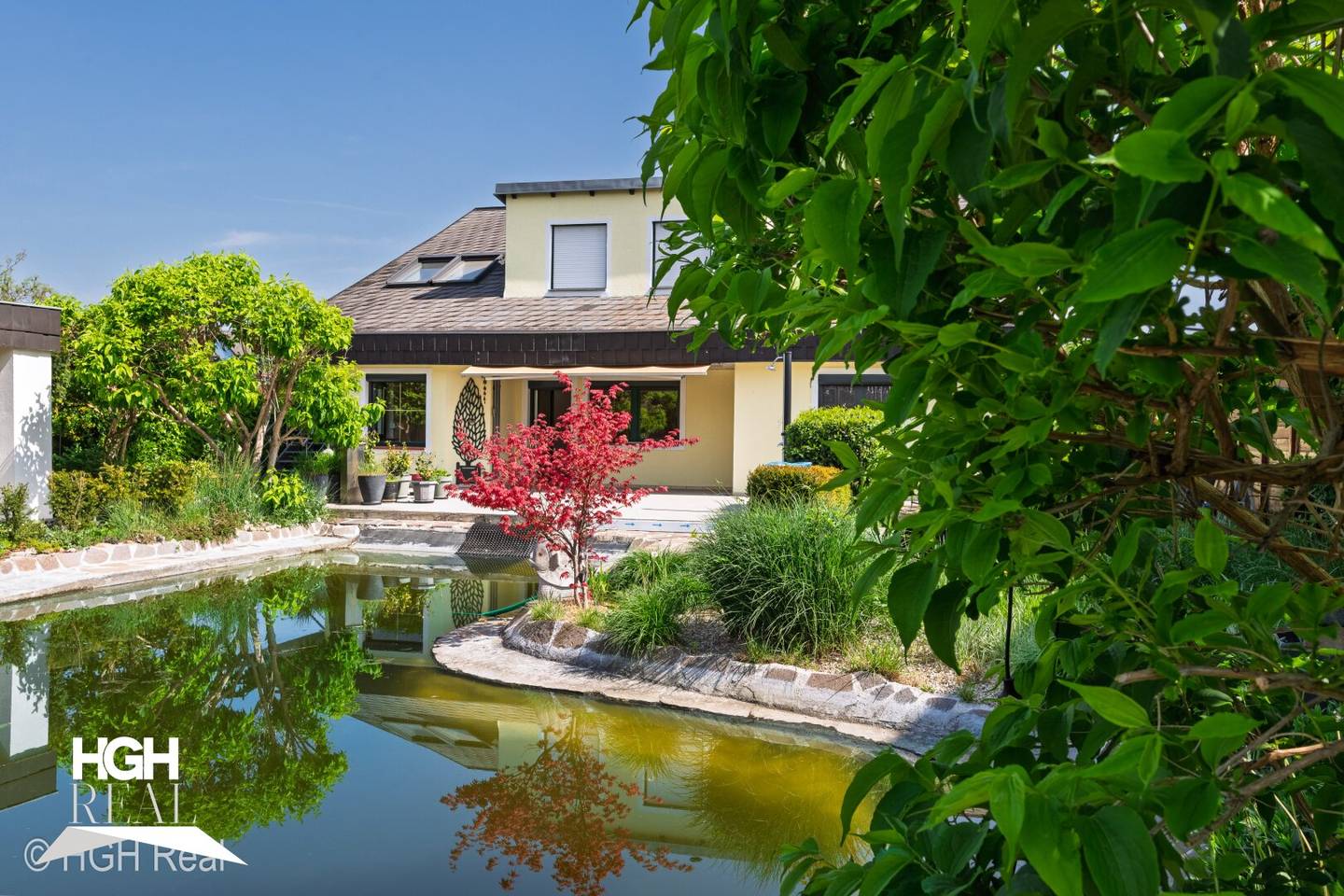 2100 Korneuburg Exklusive Villa - zwei getrennte Wohneinheiten - mit großem Schwimmteich unweit Bahnhof