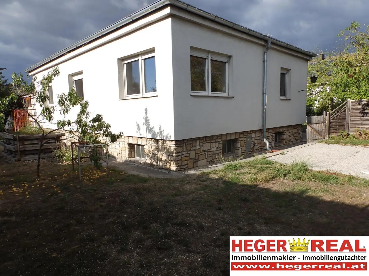 SINGLE-FAMILY HOUSE 95m² - OUTBUILDING - CORNER PLOT 846m²
