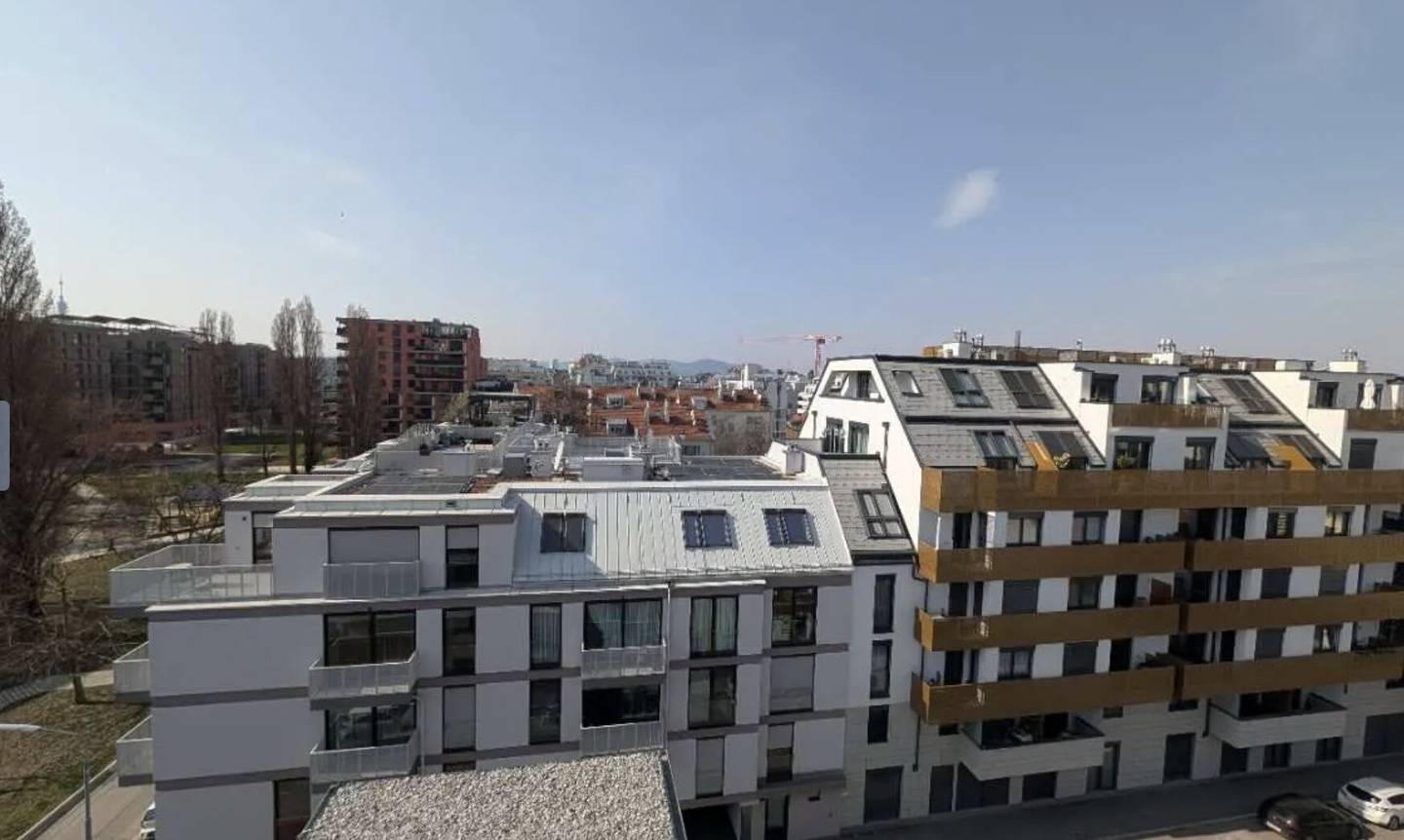 1220 Vienna, near U1 Kagraner Platz Beautiful like-new and very well laid out 4-room penthouse apartment with 2 terraces