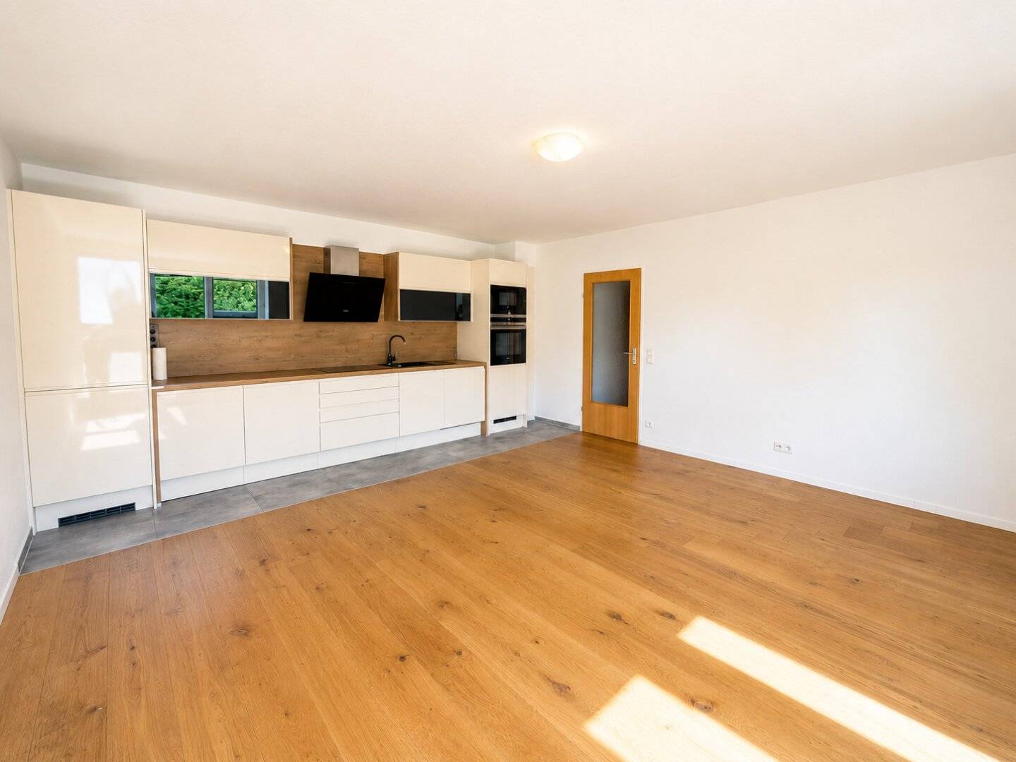 Attractive investment apartment with existing lease and private garden