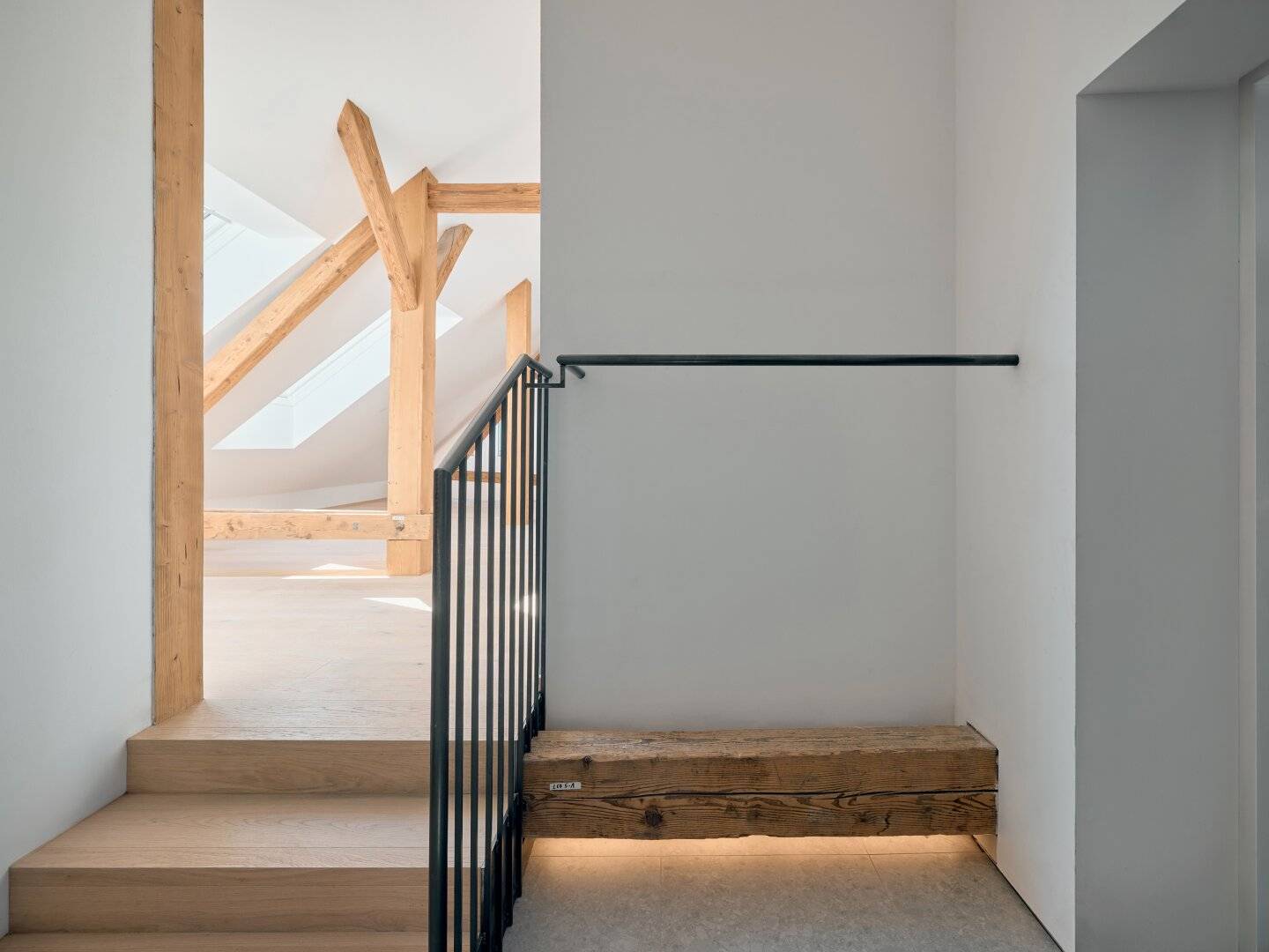 Exclusive 3-room attic jewel