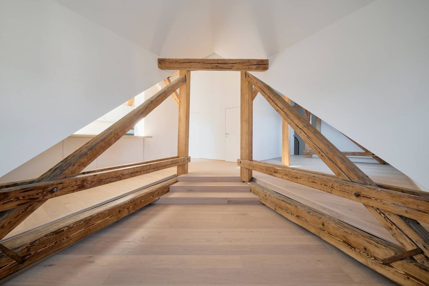 Exclusive 3-room attic jewel