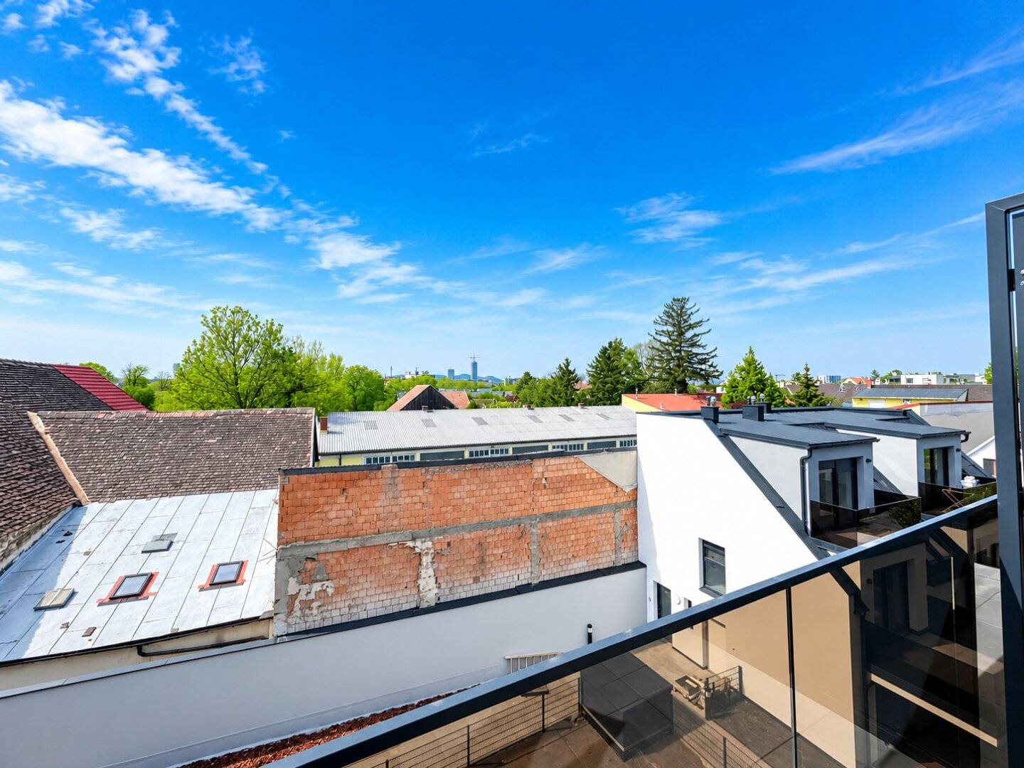 DG-Investment mit Dachterrasse - bis 2028 vermietet! maßgeschneiderte Küche! elektrische Rollos! Klimaanlage! Garage! U2!