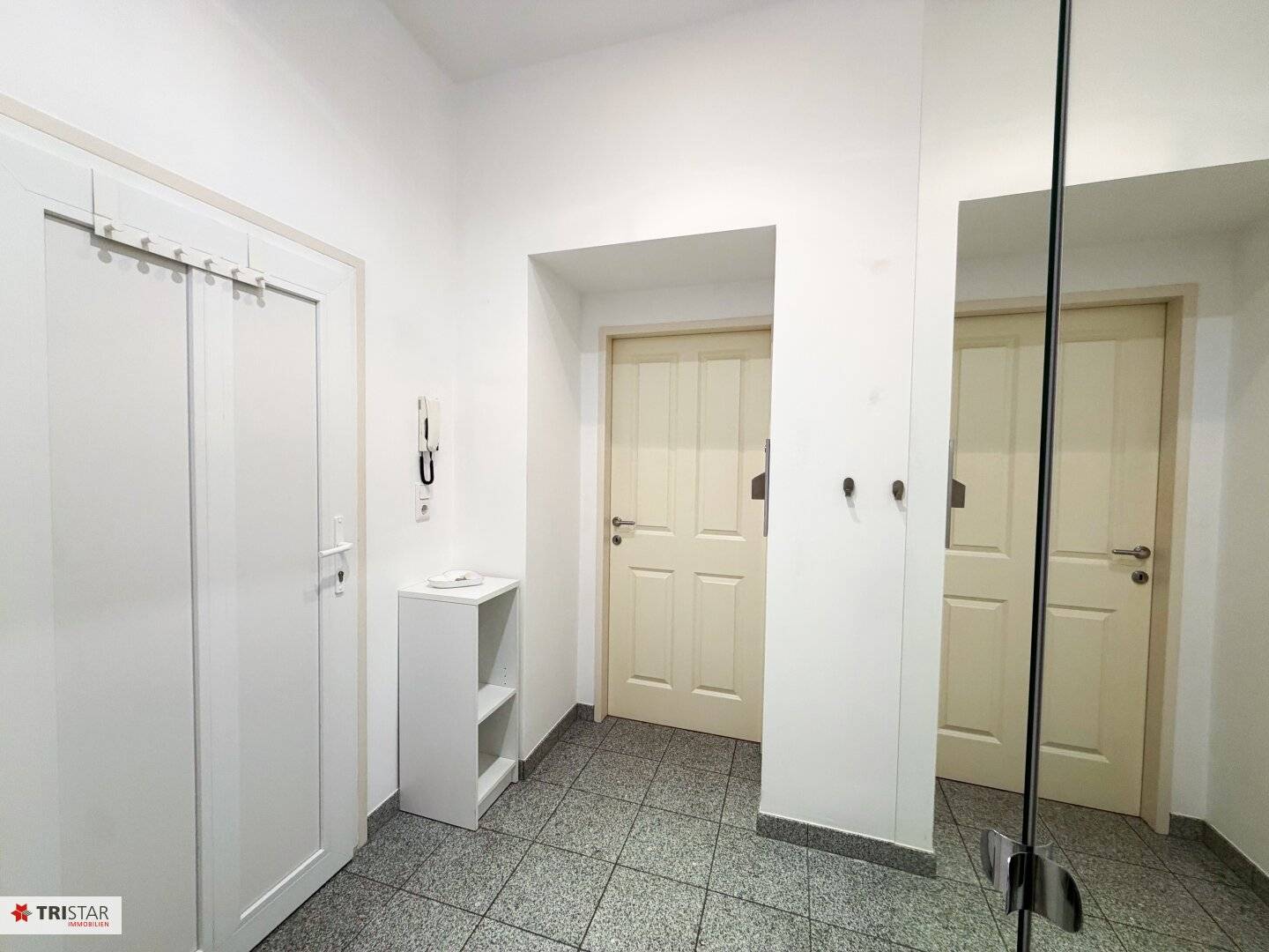 Ruhige 2-Zimmer-Wohnung mit ca. 16 m² Innenhofterrasse in 1050 Wien