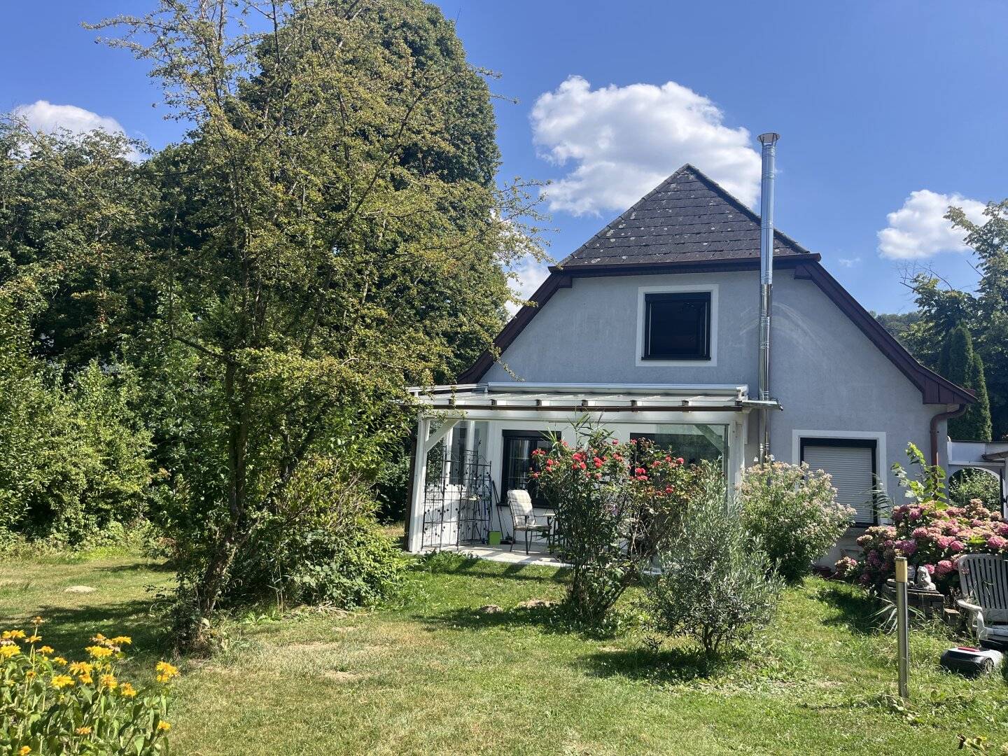 Lassen Sie sich verzaubern! Einfamilienhaus mit wunderbarem Garten in den Wiener Alpen.
