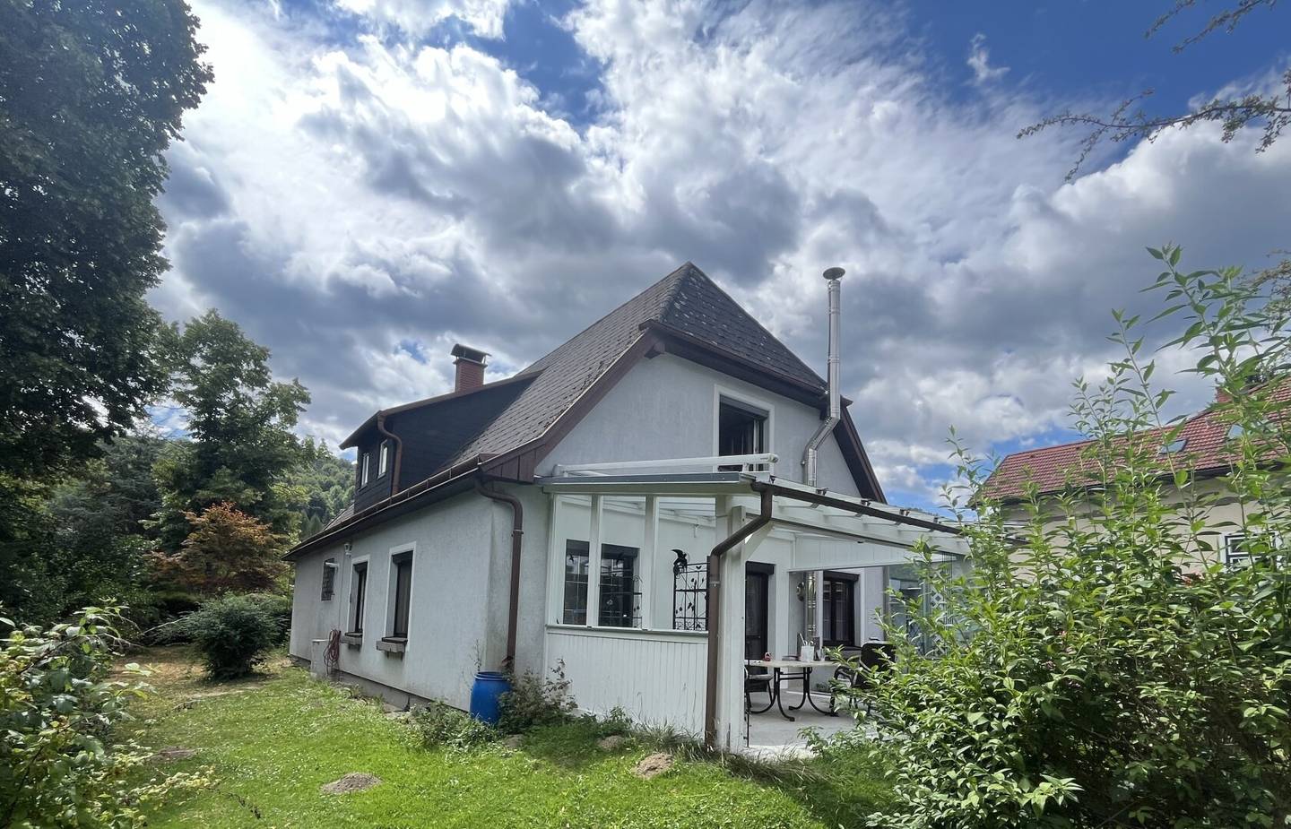 Lassen Sie sich verzaubern! Einfamilienhaus mit wunderbarem Garten in den Wiener Alpen.