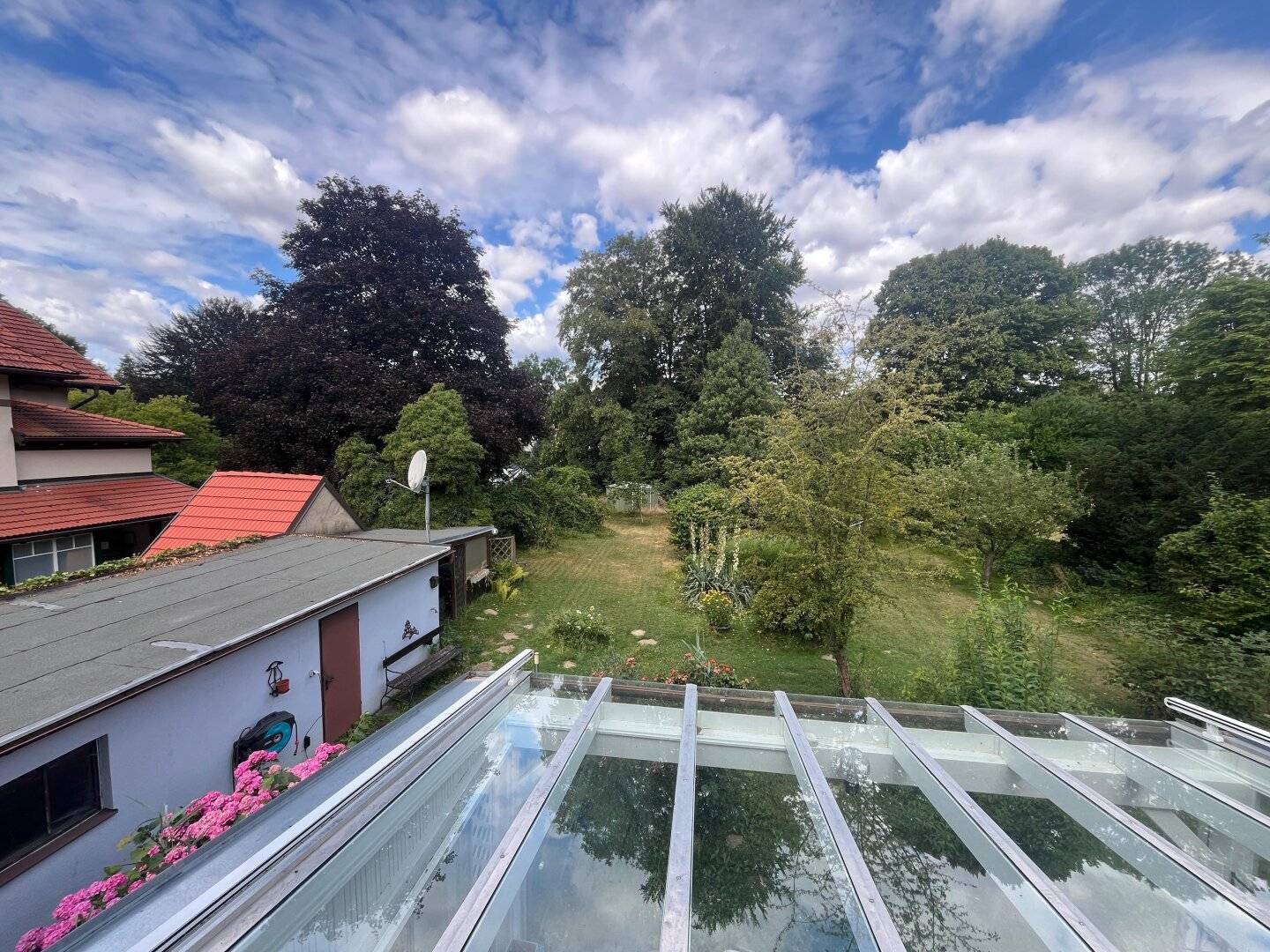 Lassen Sie sich verzaubern! Einfamilienhaus mit wunderbarem Garten in den Wiener Alpen.