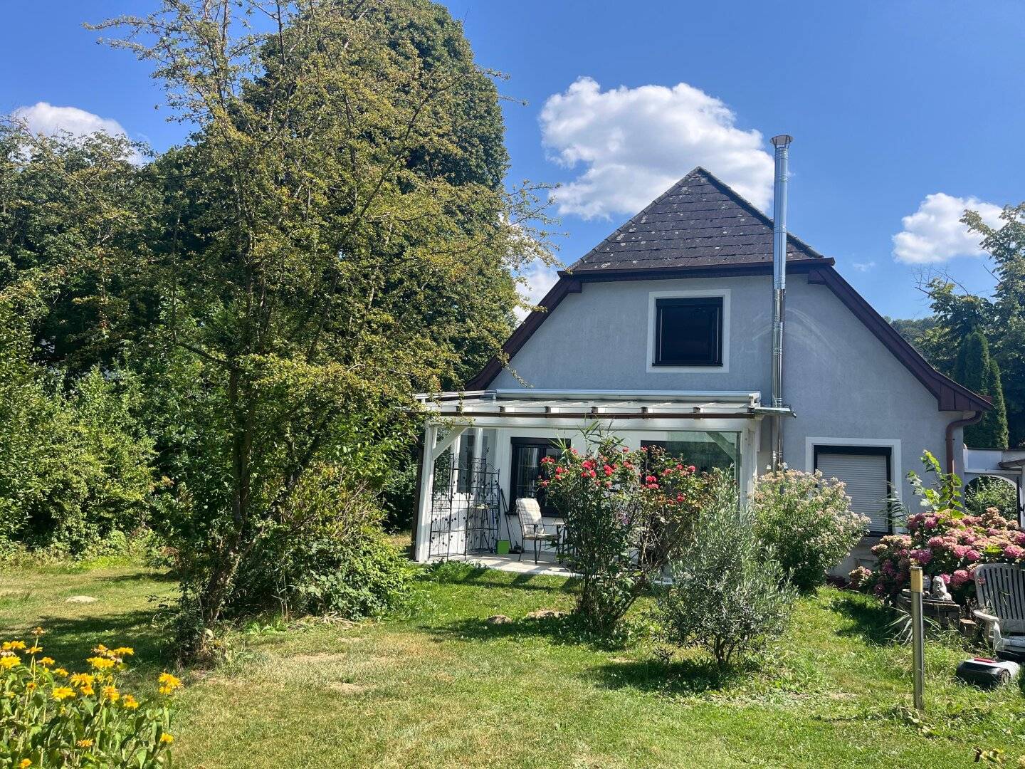 Lassen Sie sich verzaubern! Einfamilienhaus mit wunderbarem Garten in den Wiener Alpen.