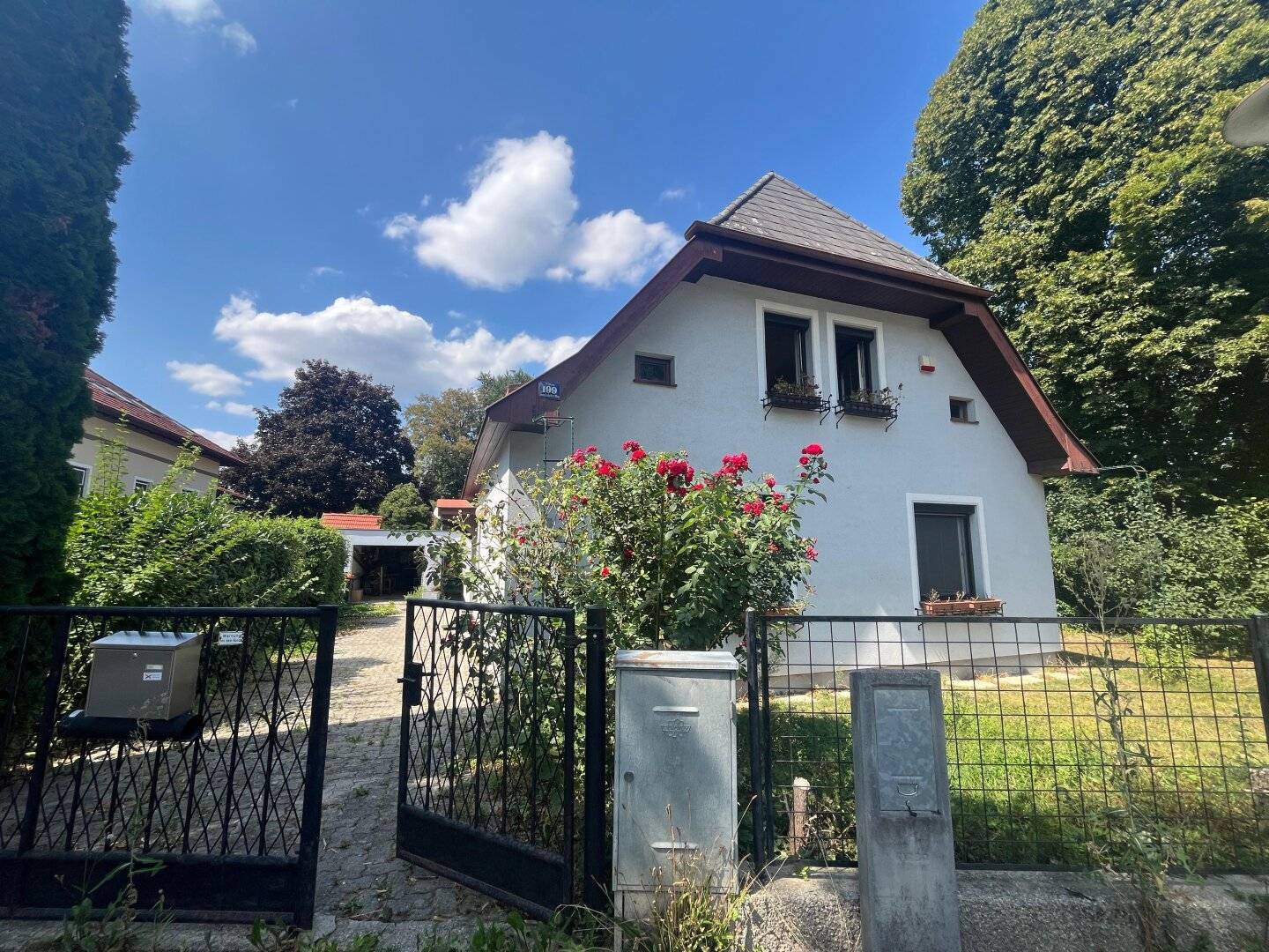 Lassen Sie sich verzaubern! Einfamilienhaus mit wunderbarem Garten in den Wiener Alpen.