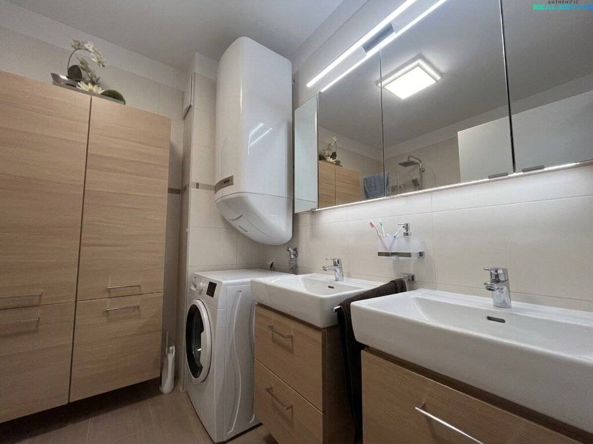 Top garden apartment 73 m² in Lanzendorf, like new, 3 rooms, terrace, 2 parking spaces