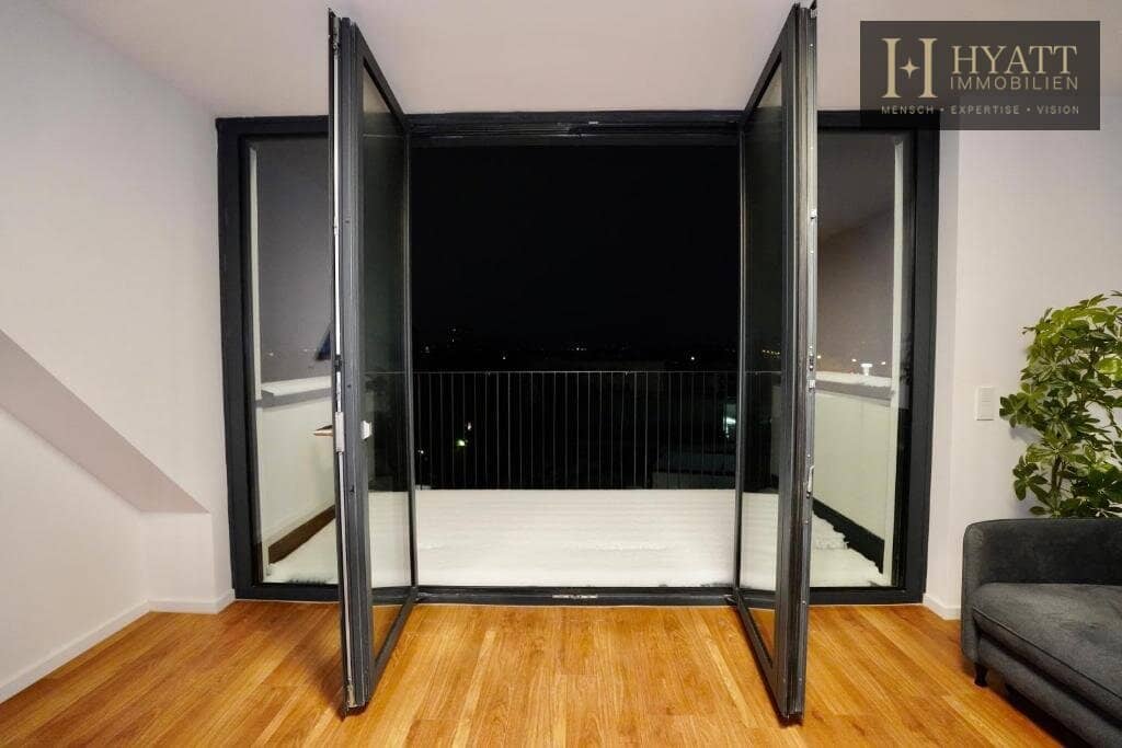 Exclusive 2-room attic apartment with balcony | fully furnished | flexible owner-occupation or short-term rental (Airbnb) approx. 9 % gross revenue yield 2025