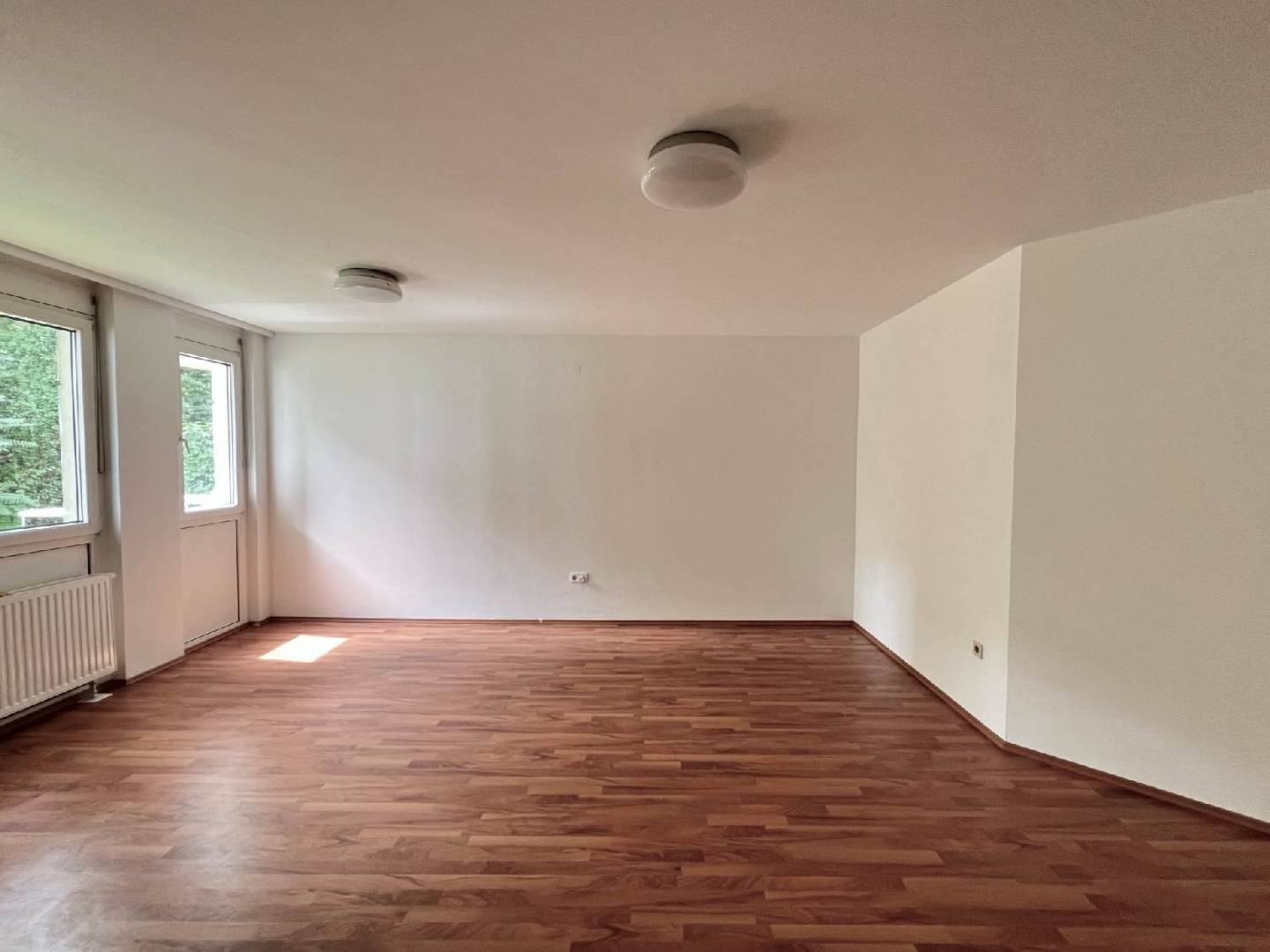 Sunny ground floor apartment with garden