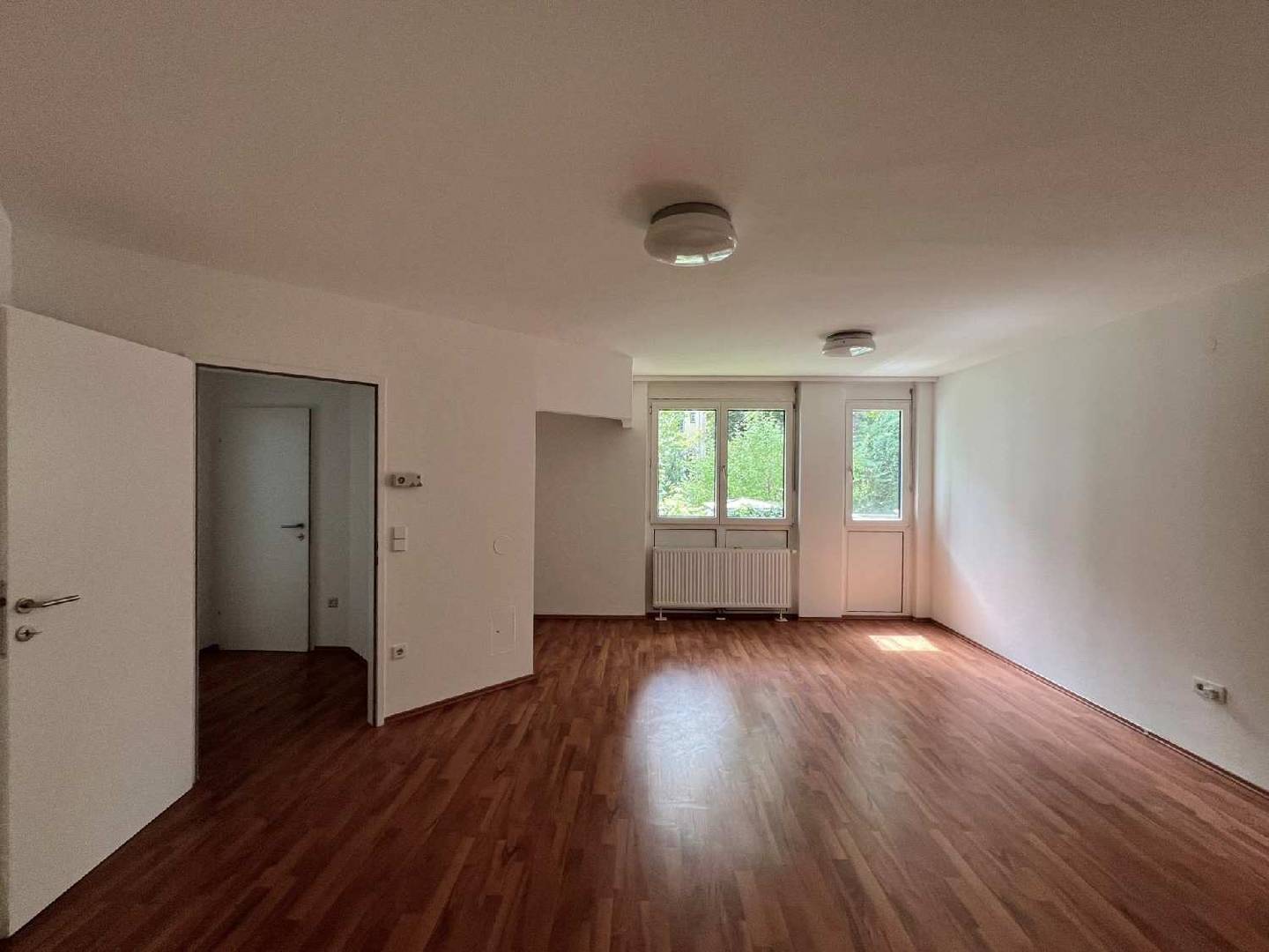 Sunny ground floor apartment with garden