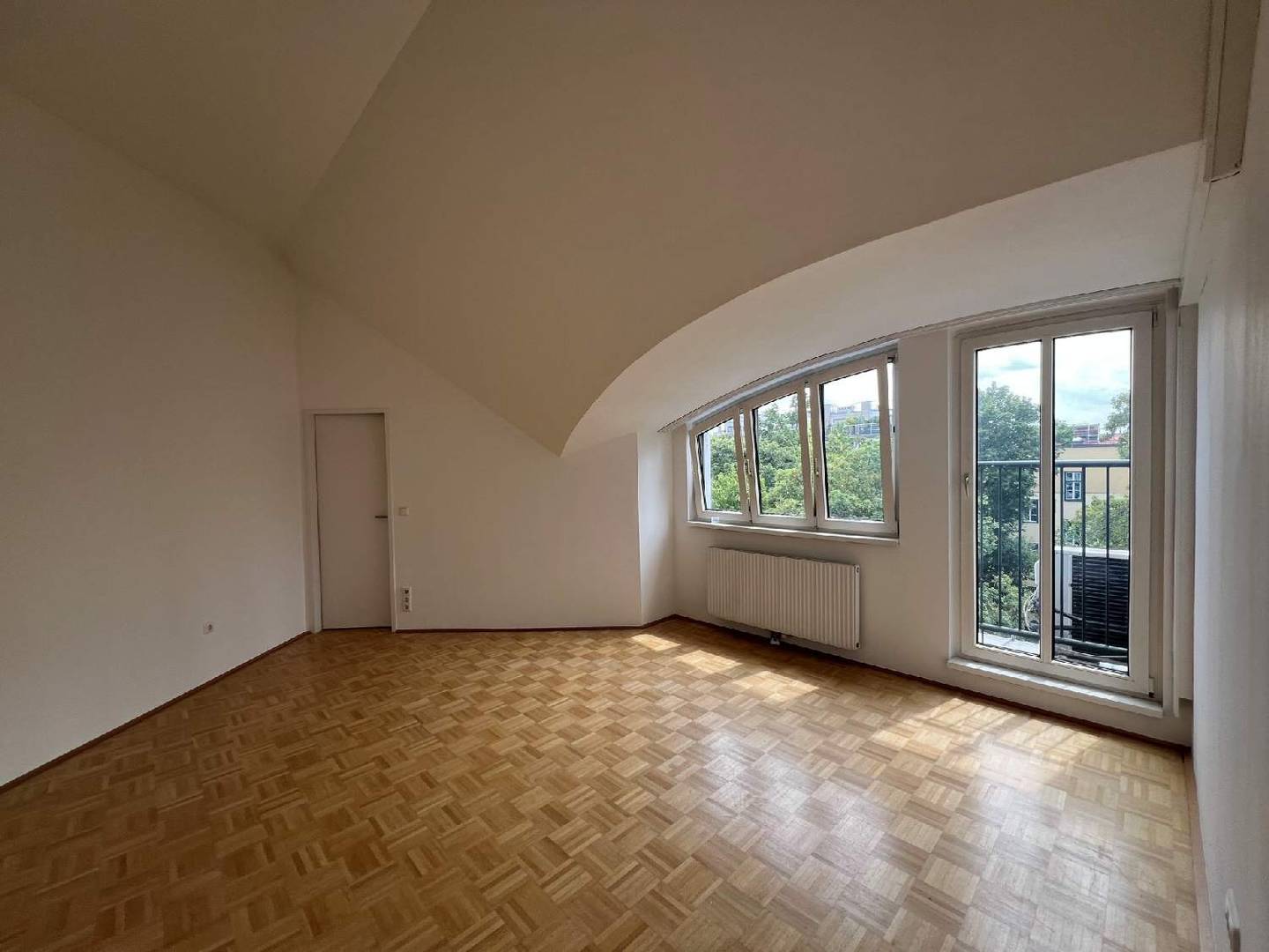 Klimatisierte Dachgeschosswohnung mit Grünblick