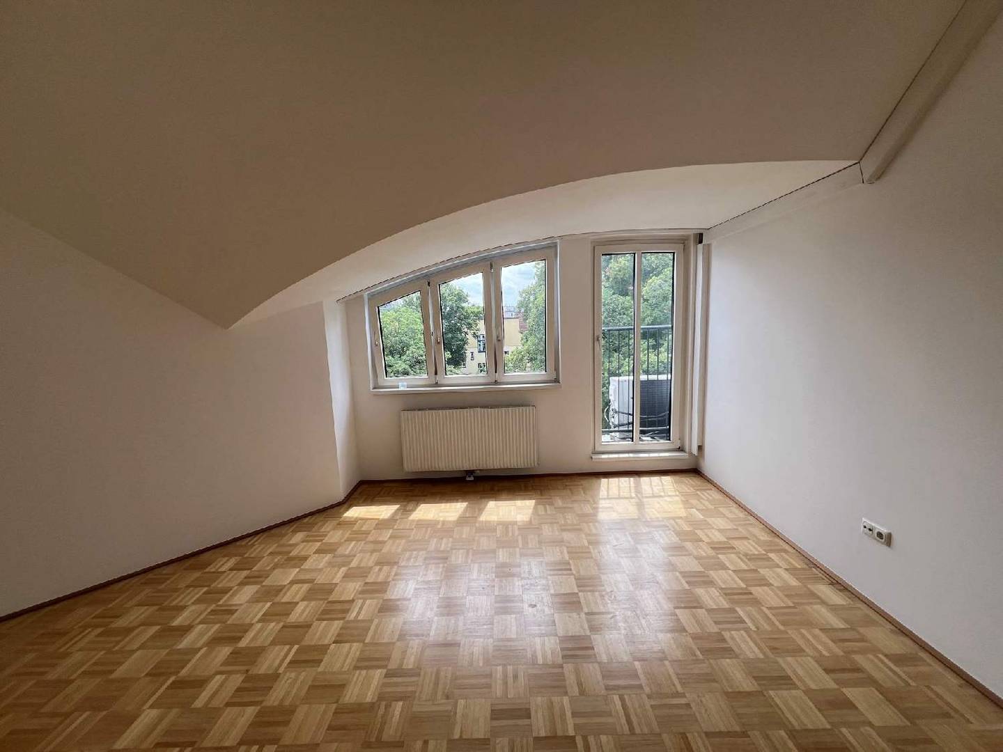 Klimatisierte Dachgeschosswohnung mit Grünblick