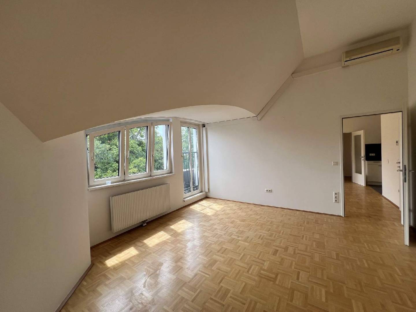 Klimatisierte Dachgeschosswohnung mit Grünblick