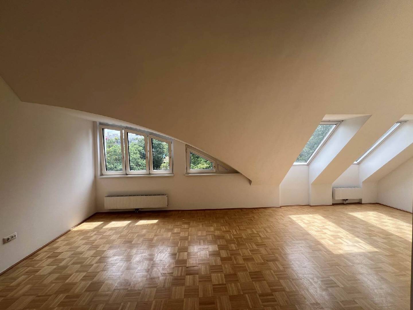 Klimatisierte Dachgeschosswohnung mit Grünblick