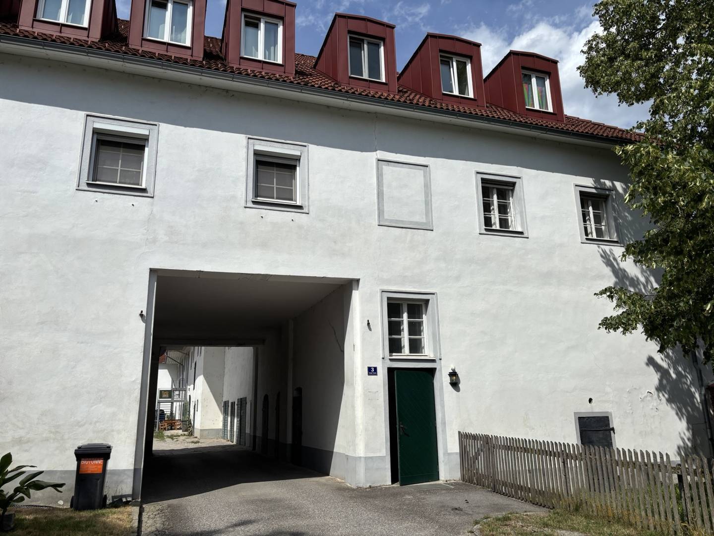 Wohnung in historischem Haus mit Hofstellplatz