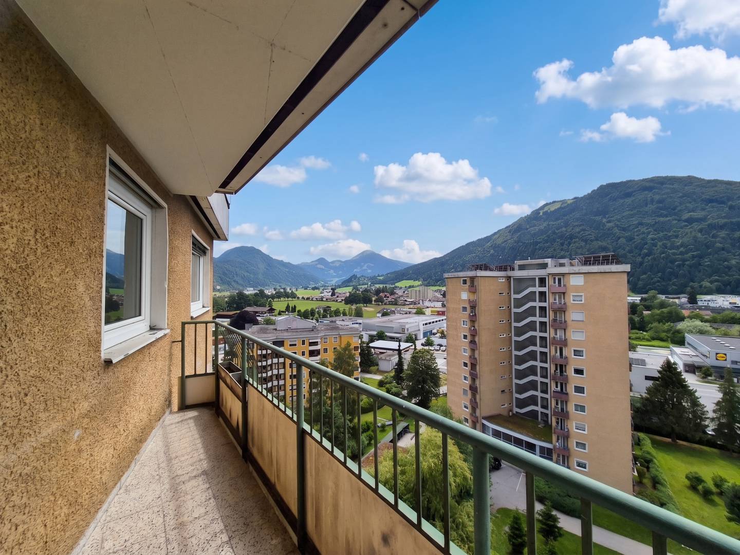 Wohnung with balcony and panoramic view in central location