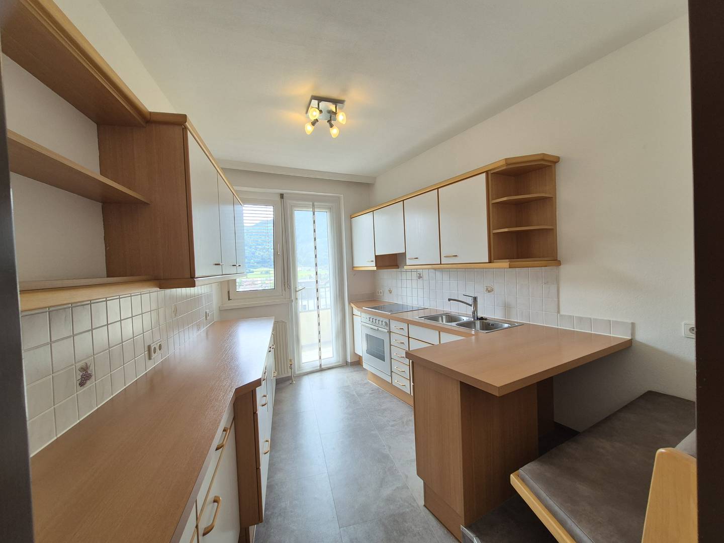 Wohnung with balcony and panoramic view in central location