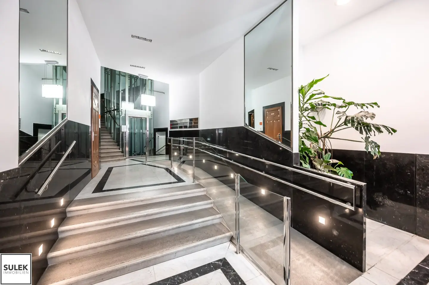 Wohnen und Arbeiten nahe dem Stephansplatz - sanierter Altbau mit separat versperrbarem Bürobereich