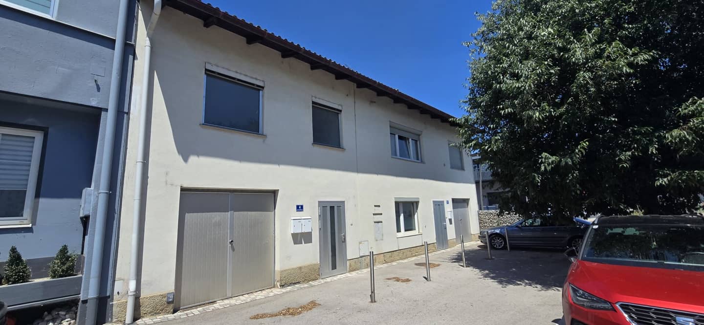 Doppelhaus mit zwei Wohneinheiten zu verkaufen (Top 1 saniert und vermietet + Top 2 unsaniert)