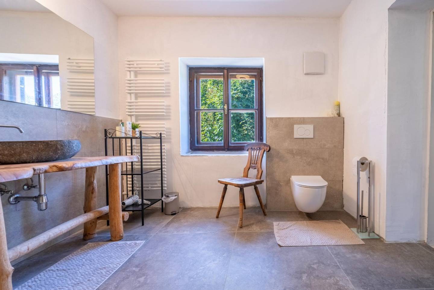 Denkmalgeschützte Ferienwohnung in historischem Anwesen mit Garten und Pool