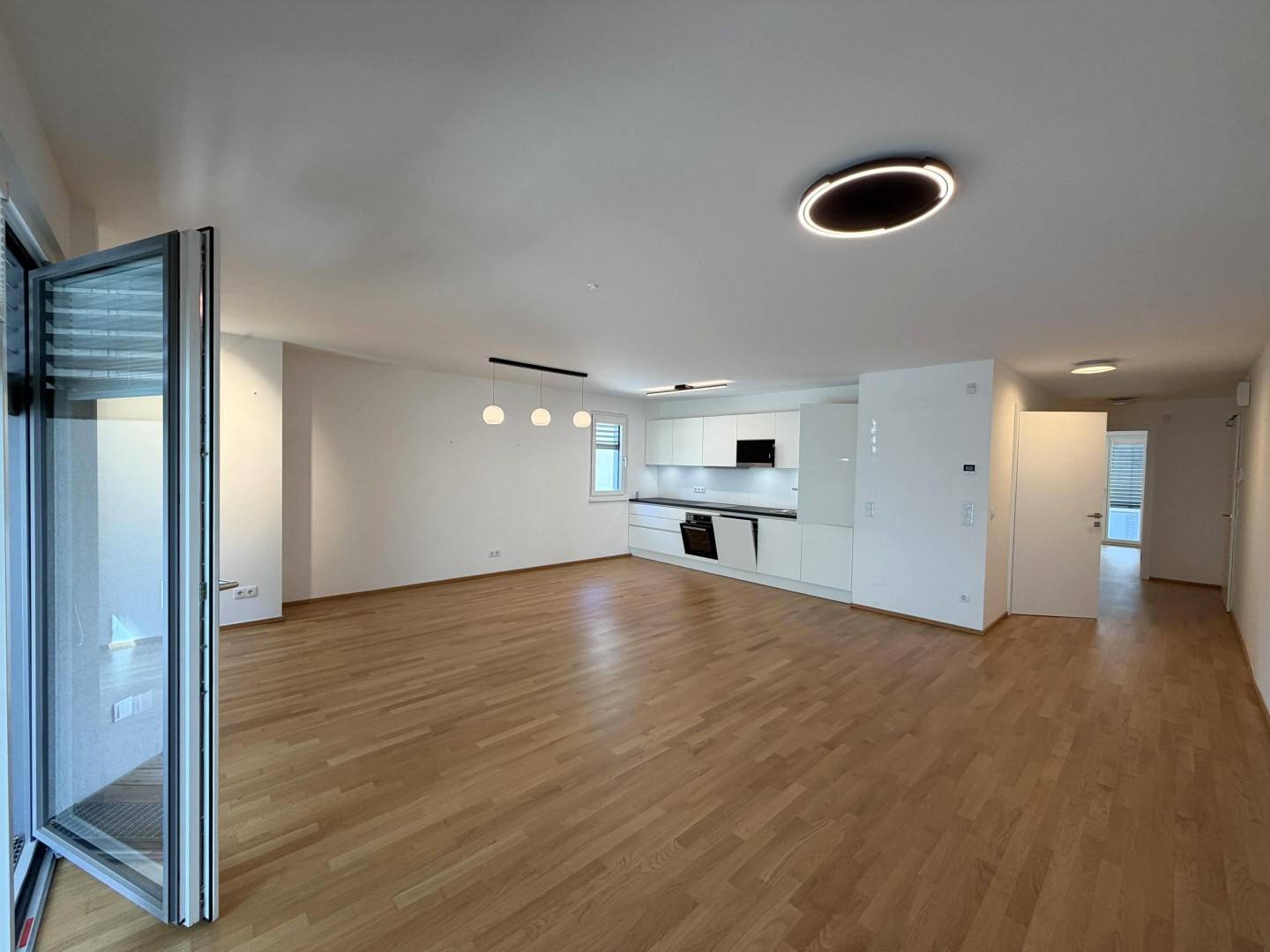 High quality apartment with large south facing loggia