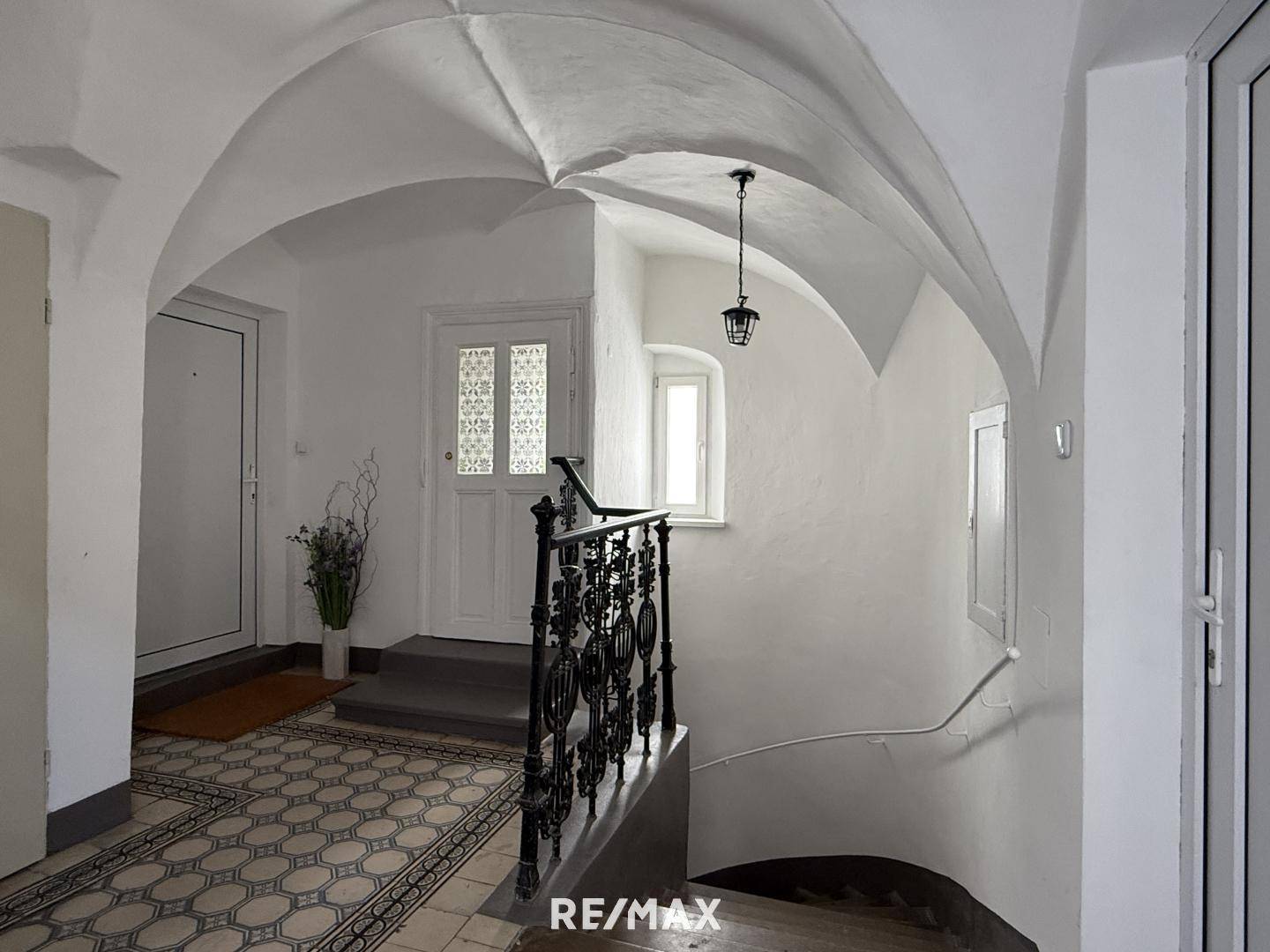 Historic townhouse with courtyard Apartment