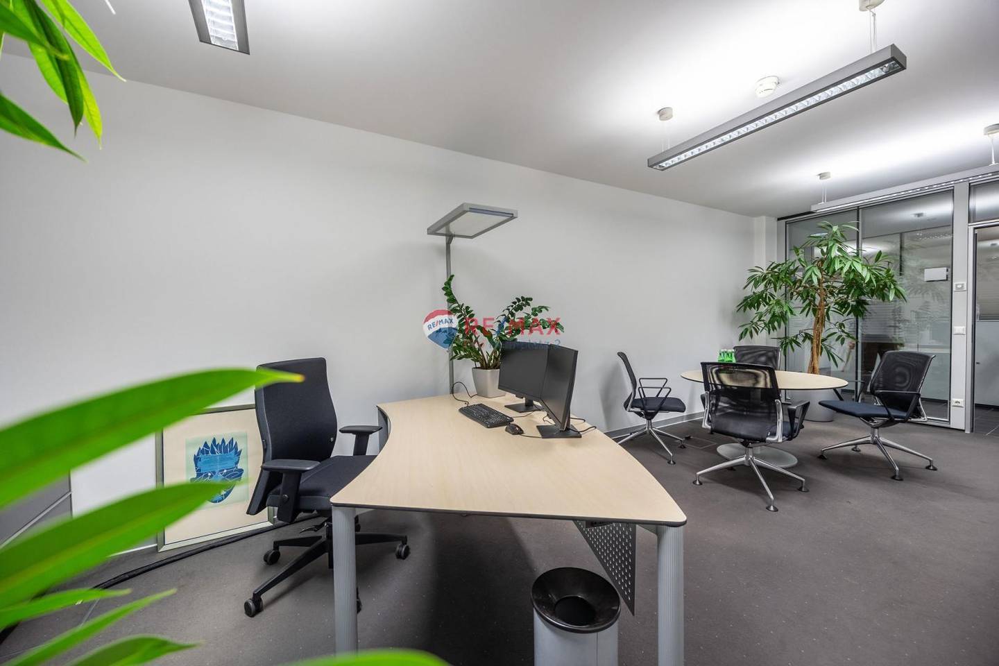 Flexible office spaces with parking apartment