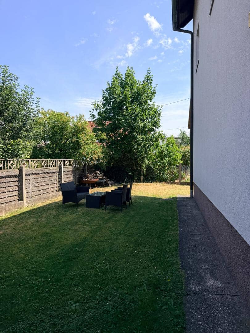 Lichtdurchflutete Wohnung mit Gartenbenutzung in ruhiger Lage
