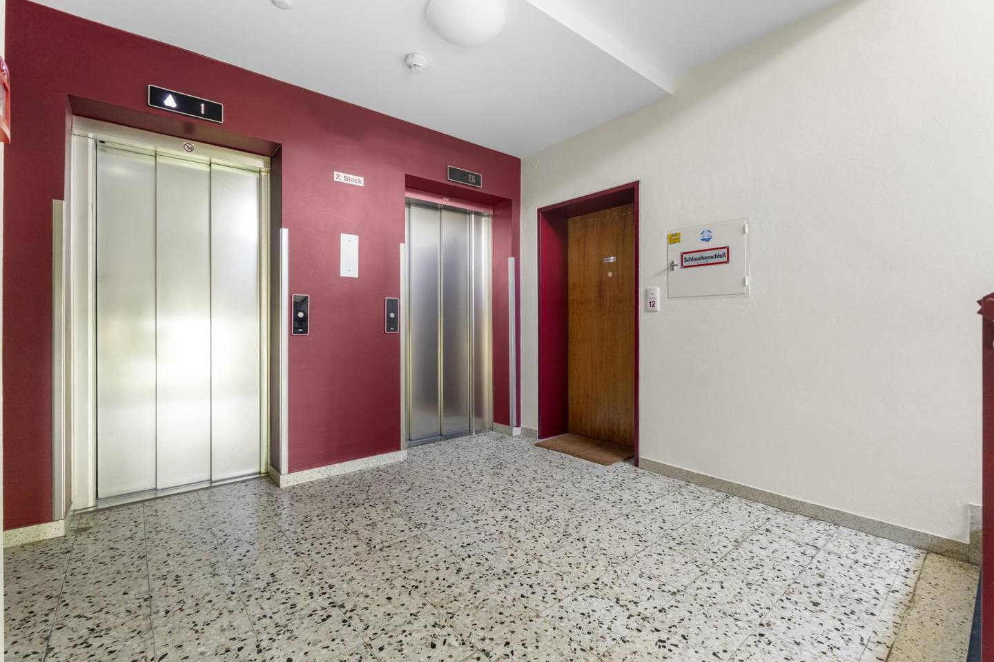 Gepflegte Wohnung mit verglaster Loggia und Garage