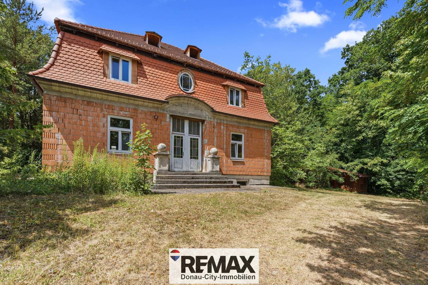 Herrschaftlicher Rohbau mit großem Garten Familienwohnung