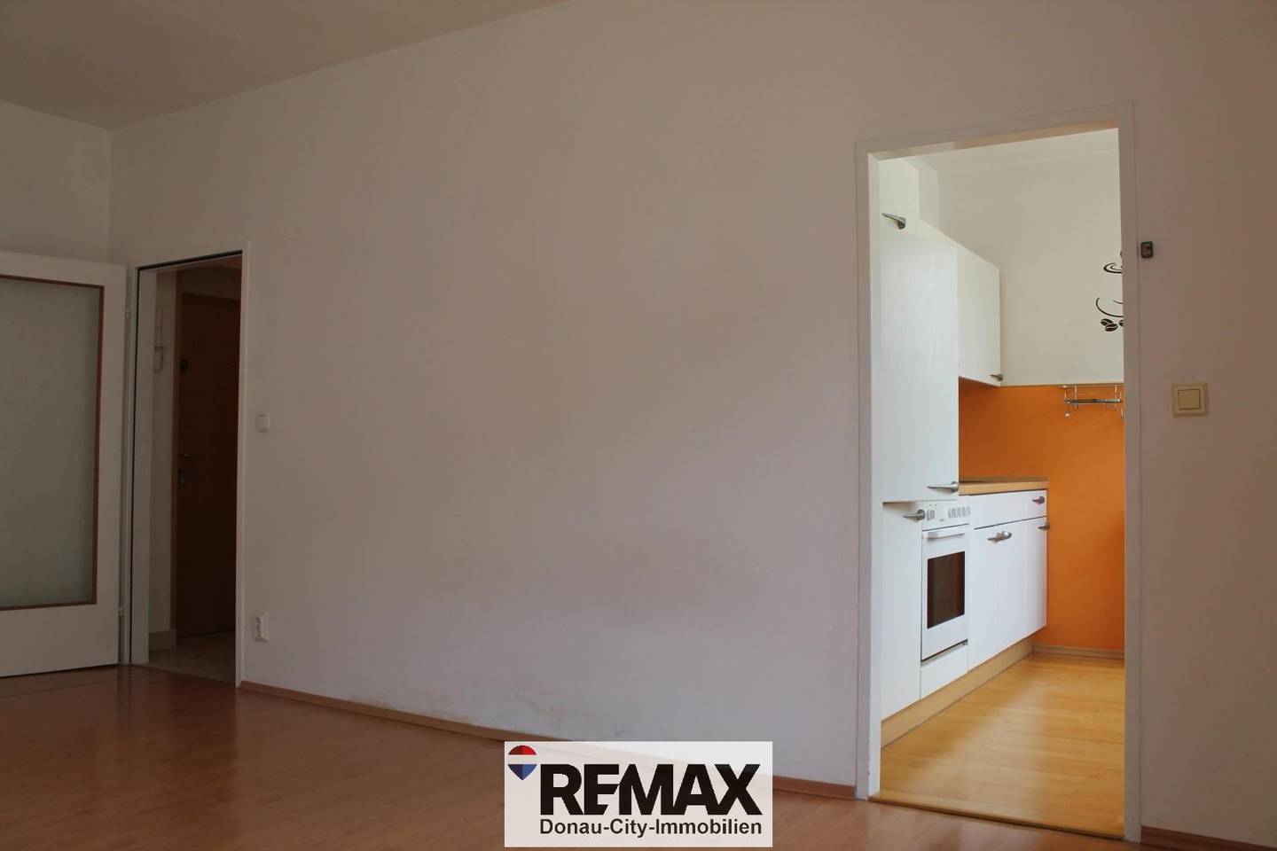 Lichtdurchflutete Erdgeschosswohnung mit separater Küche