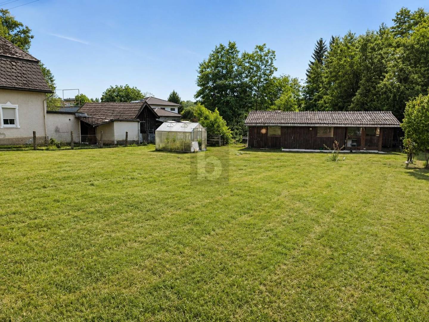 Natural setting by the brook with garden house Wohnung
