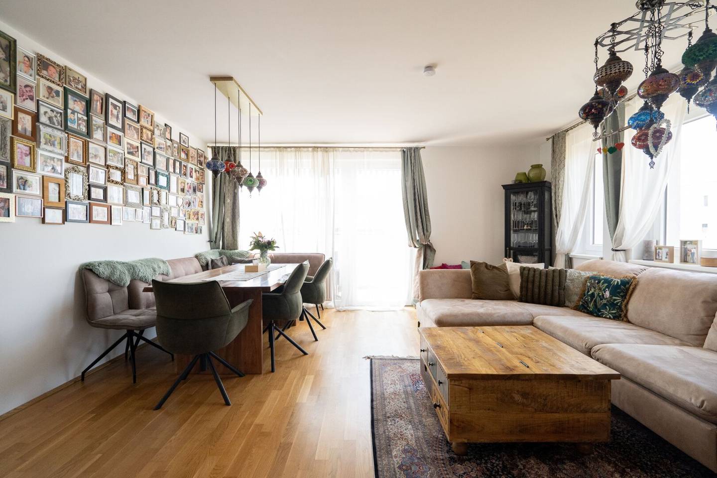 Traumhafte 4-Zimmer Wohnung mit Balkon+ Tiefgaragenparkplatz zu kaufen, Nähe Solar City