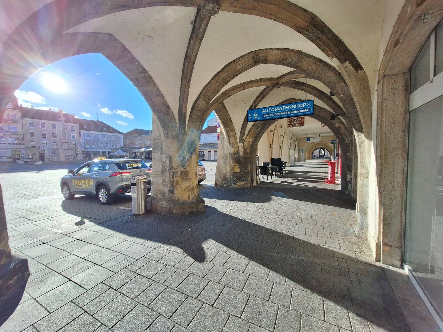 Flexible retail premises at the main square