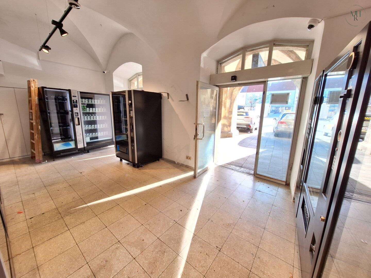 Flexible retail premises at the main square