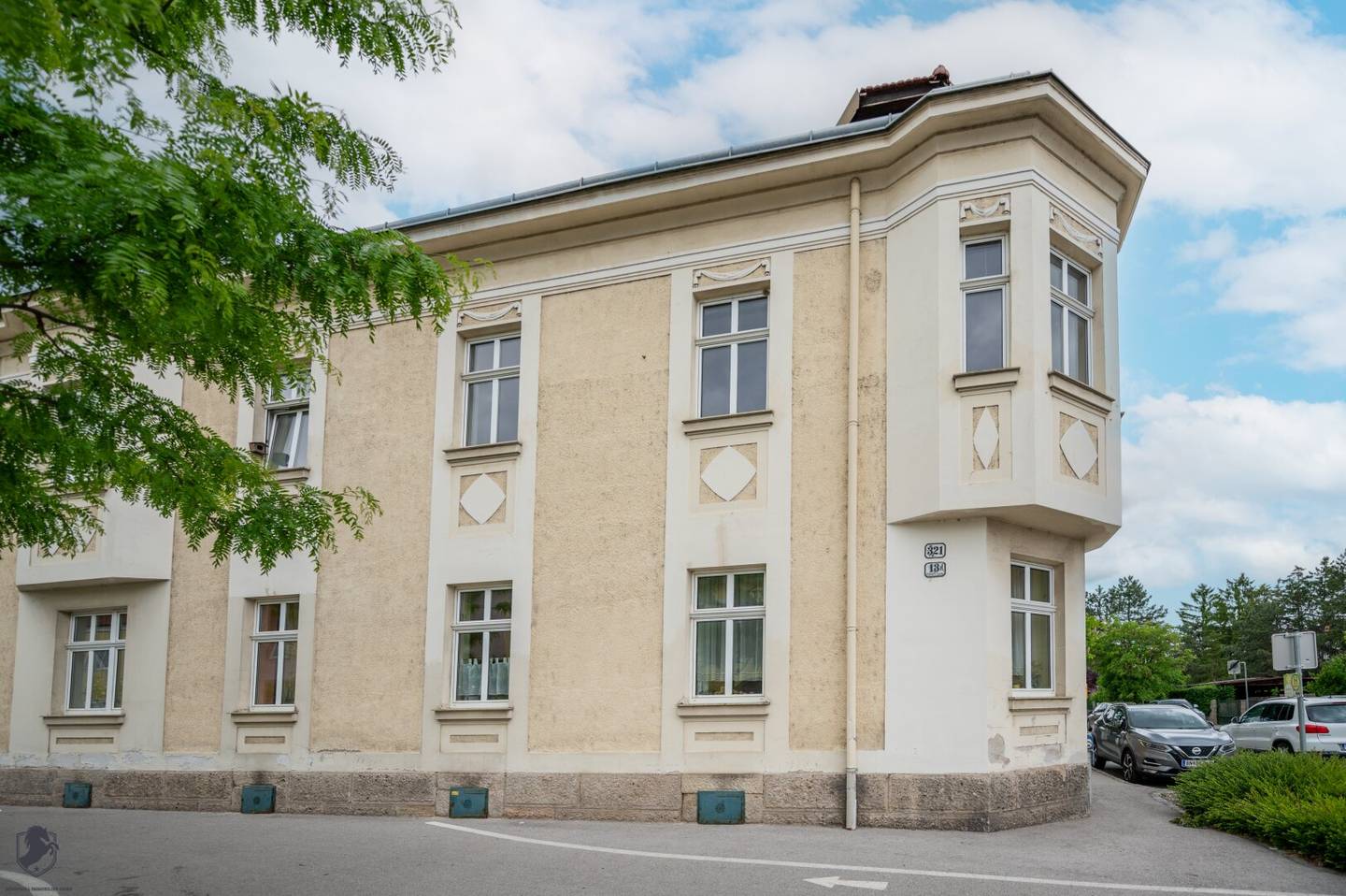 Stylish multi-family house with large plot and development potential in Leobersdorf