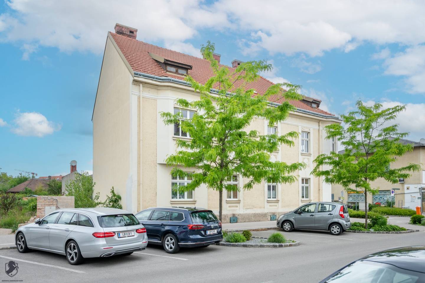 Stylish multi-family house with large plot and development potential in Leobersdorf